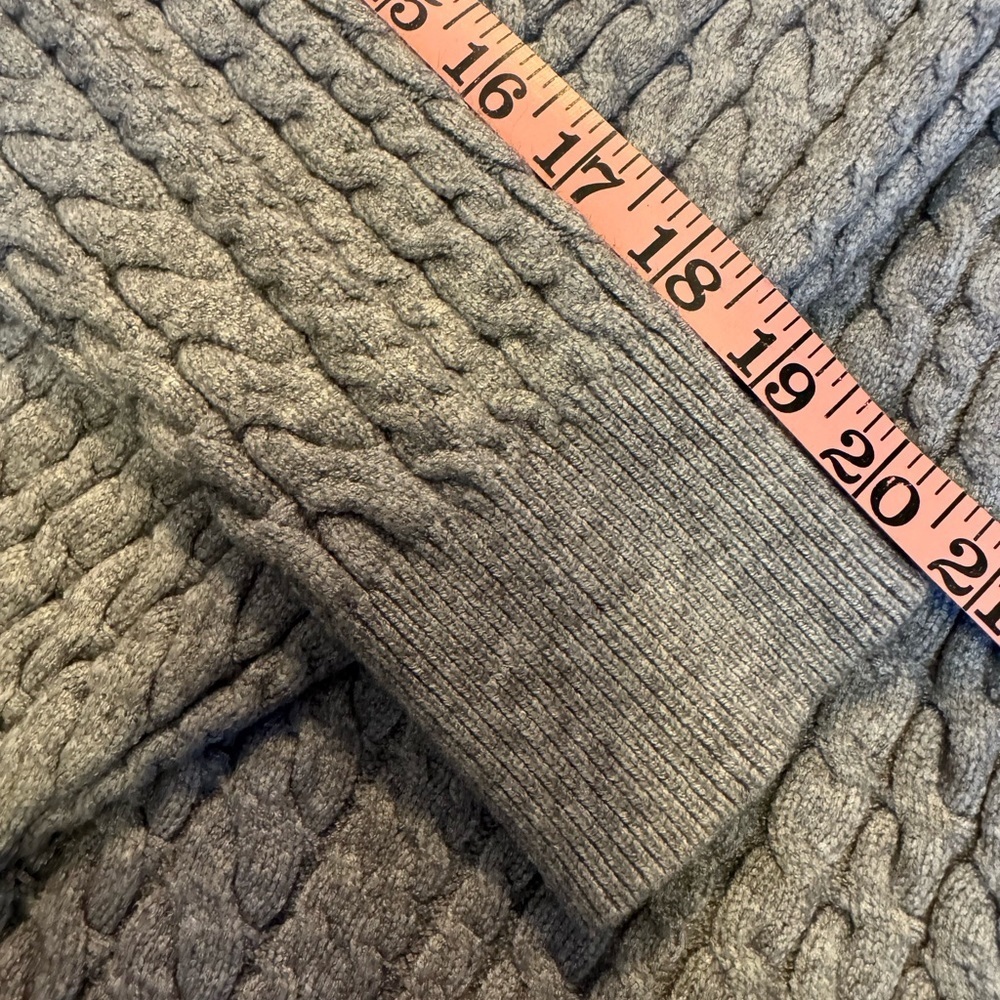 Grey Evolution by Cyrus Aneesa asymmetrical hem sweater.  Women’s size Medium - Picture 9 of 13